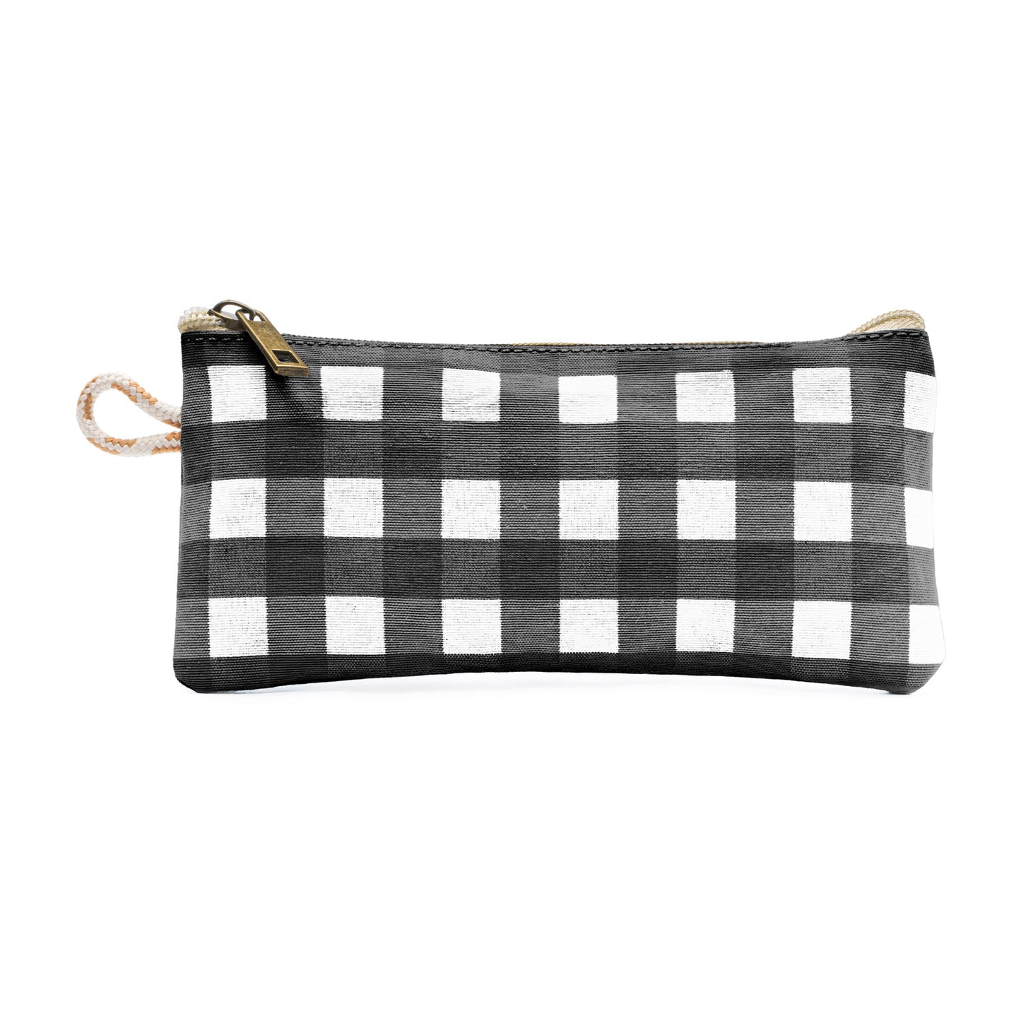 Estuche de cuadros vichy en blanco y negro, contraste atemporal con diseño clásico.