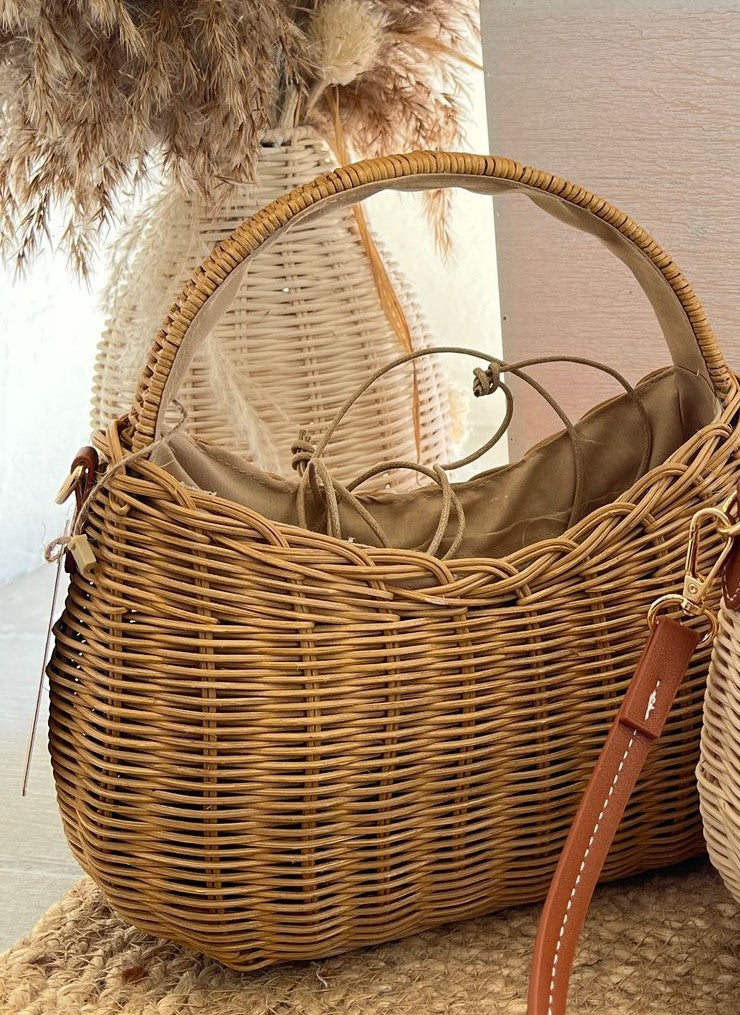 Accesorio de verano boho chic, capazo de diseño delicado y femenino