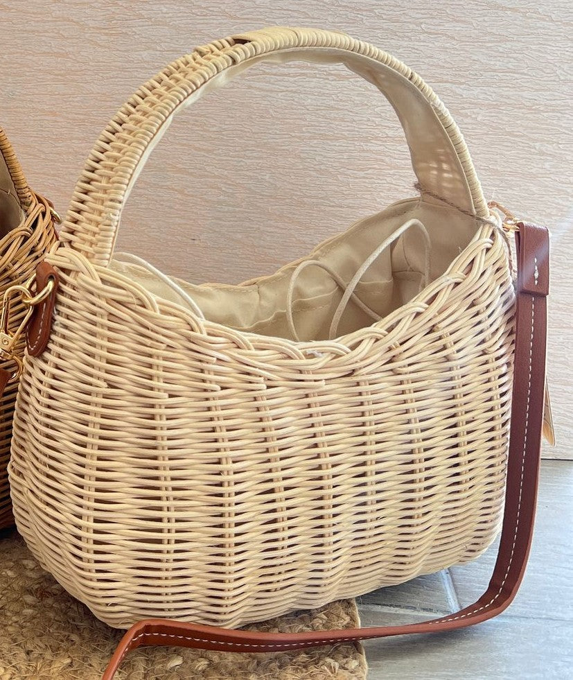 Bolso boho chic ideal para verano con diseño artesanal y materiales naturales