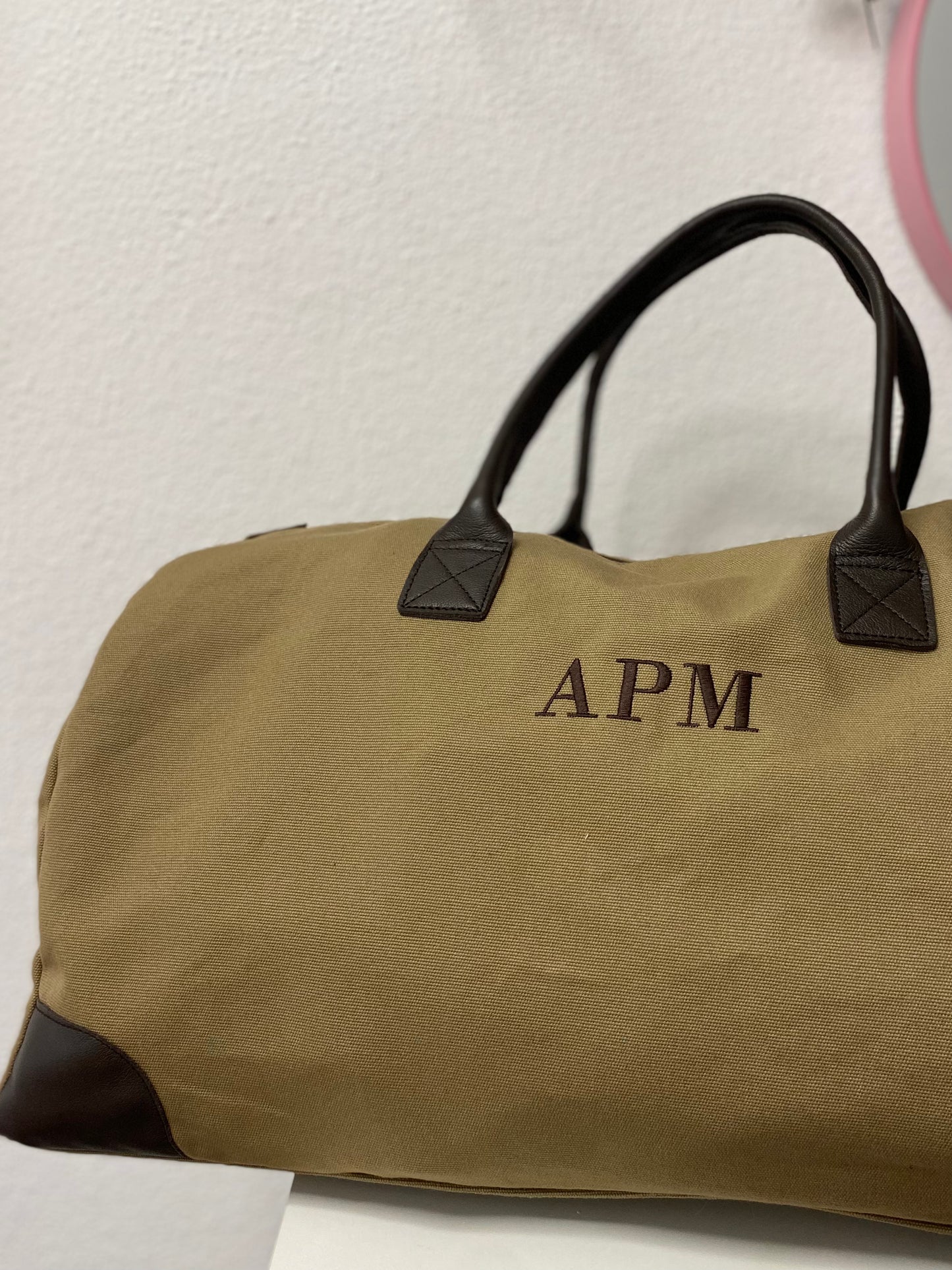 Diseño limpio y moderno perfecto para viajeros con estilo