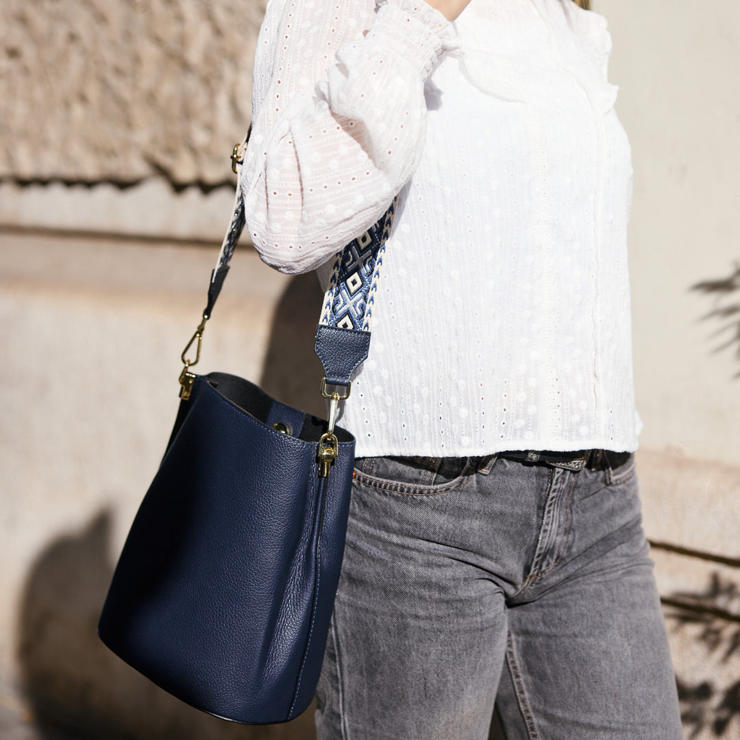 Bolso con base firme y organización interior