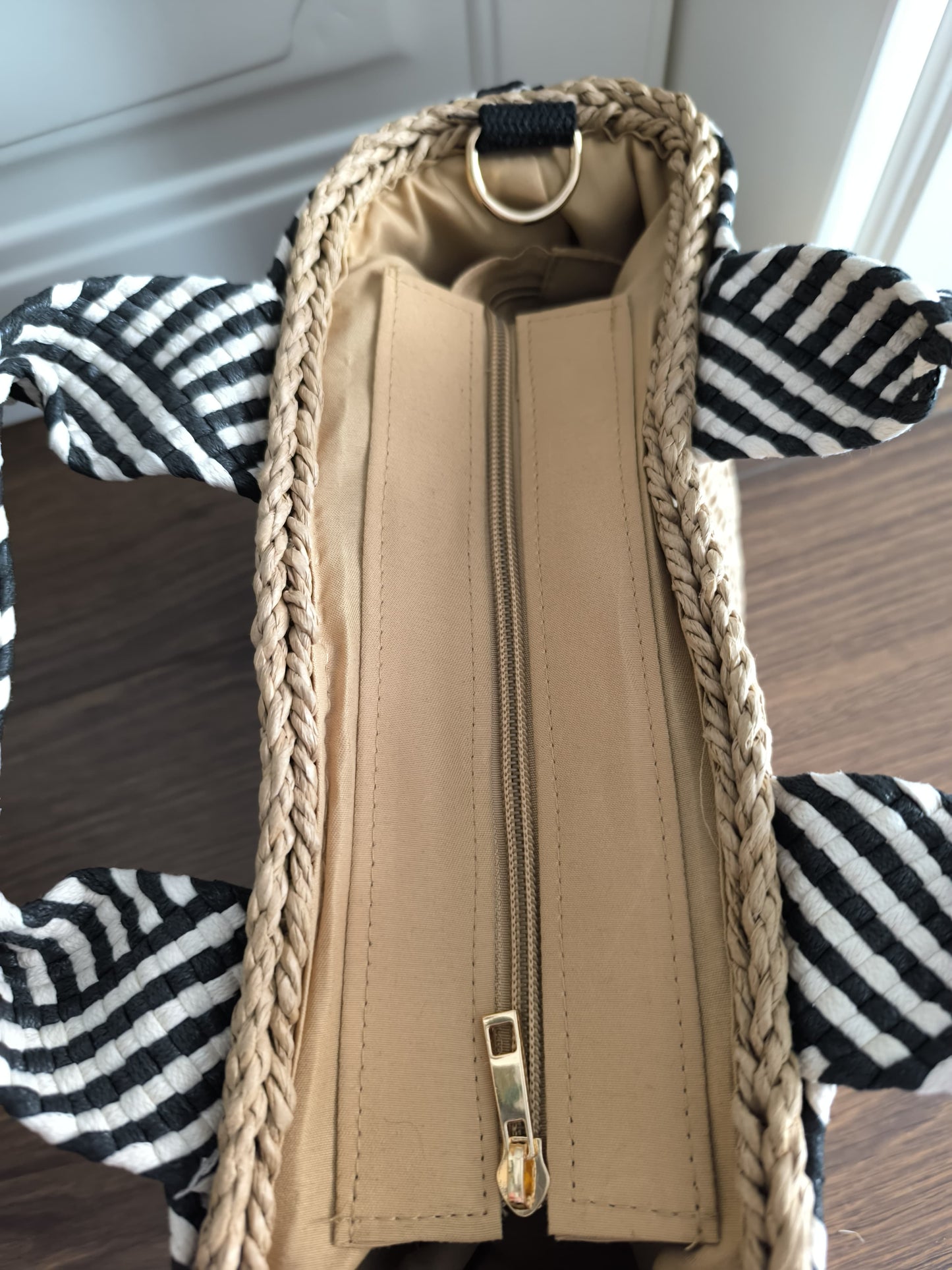 Detalle de la cremallera superior del Capazo Freire – forro beige de poliéster