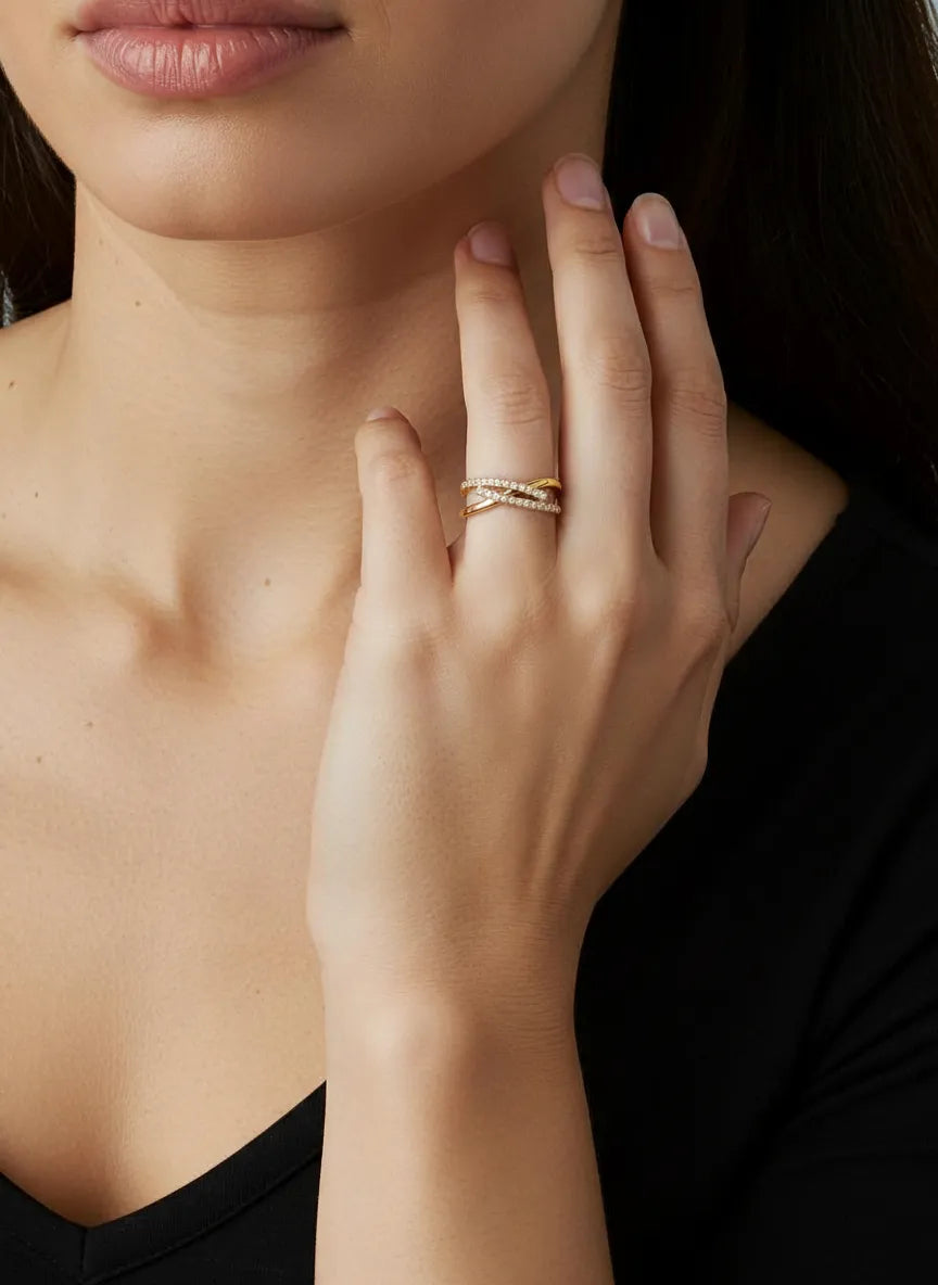 Anillo Valentina Dorado compromiso amigas fiesta elegancia mujer