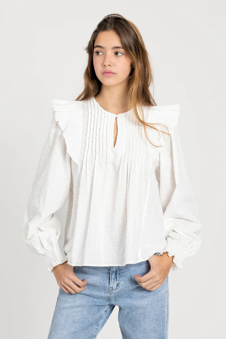 Blusa blanca romántica para mujer vista frontal