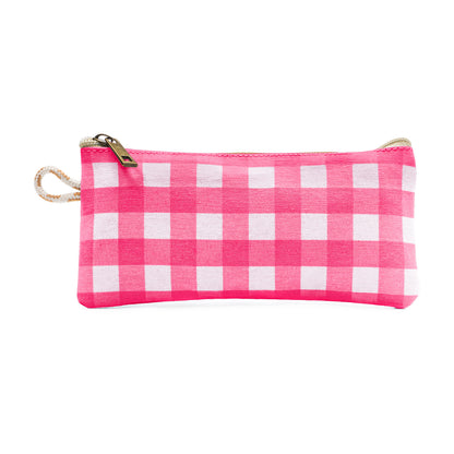 Estuche fucsia de cuadros vichy, alegre y llamativo, ideal para dar color al bolso.