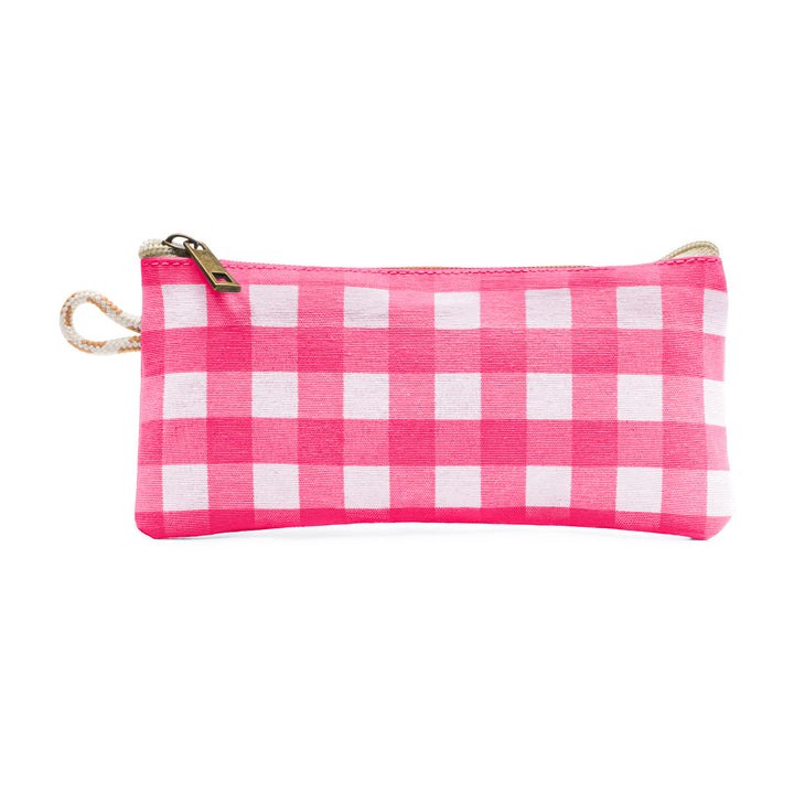 Estuche fucsia de cuadros vichy, alegre y llamativo, ideal para dar color al bolso.