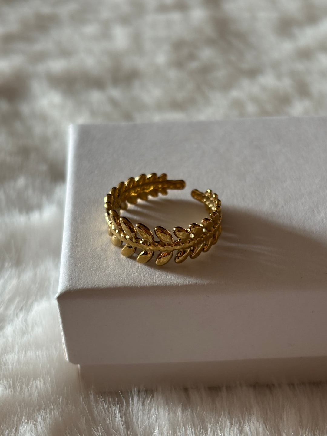 Anillo Leaf Dorado