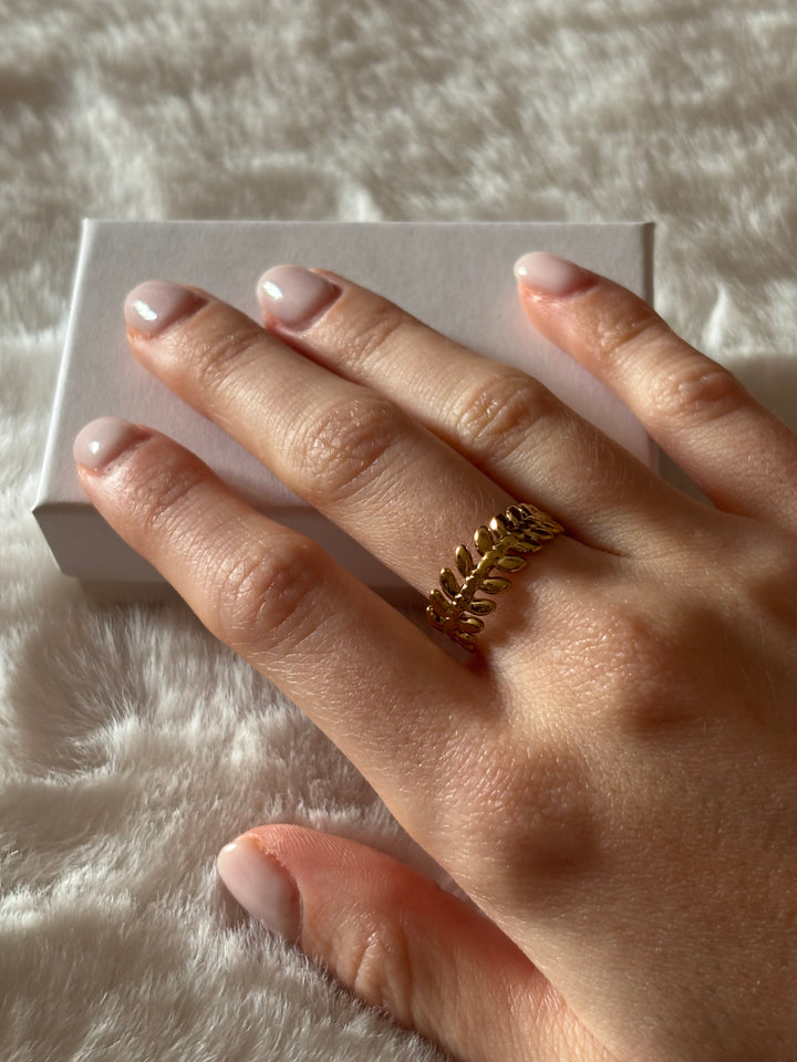 Anillo Leaf Dorado