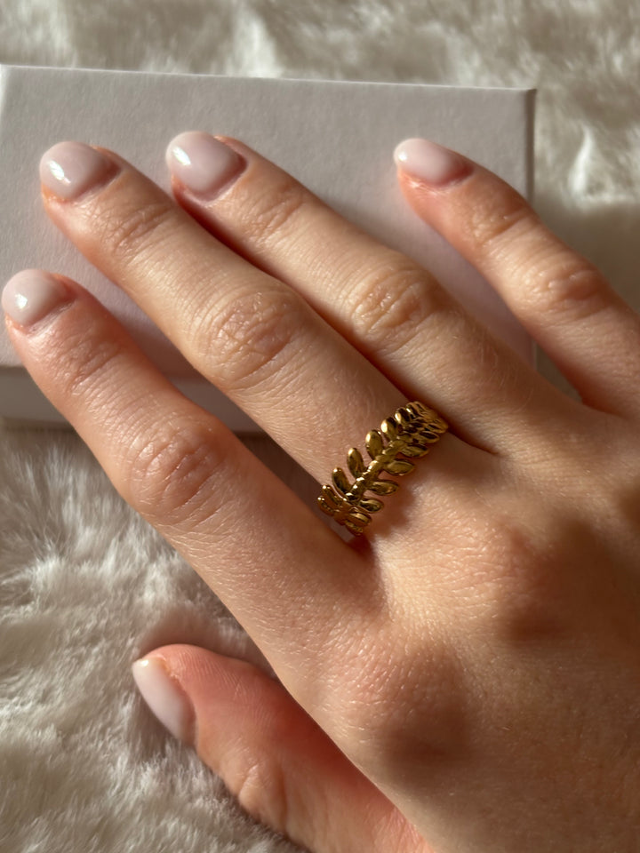 Anillo Leaf Dorado