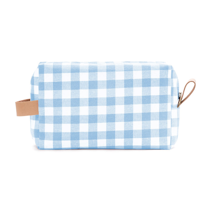 Neceser de cuadros vichy en azul claro, ideal para organizar con estilo.