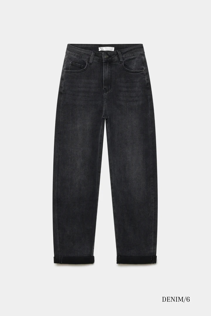 Pantalón de tiro alto para mujer confeccionado en algodón elástico. Cómodo, favorecedor y fácil de combinar. Descúbrelo en BELORIAS.