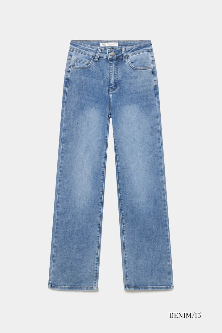 Descubre los vaqueros rectos de tiro alto para mujer en denim elástico. Cómodos, favorecedores y perfectos para cualquier look. Compra ahora en BELORIAS.