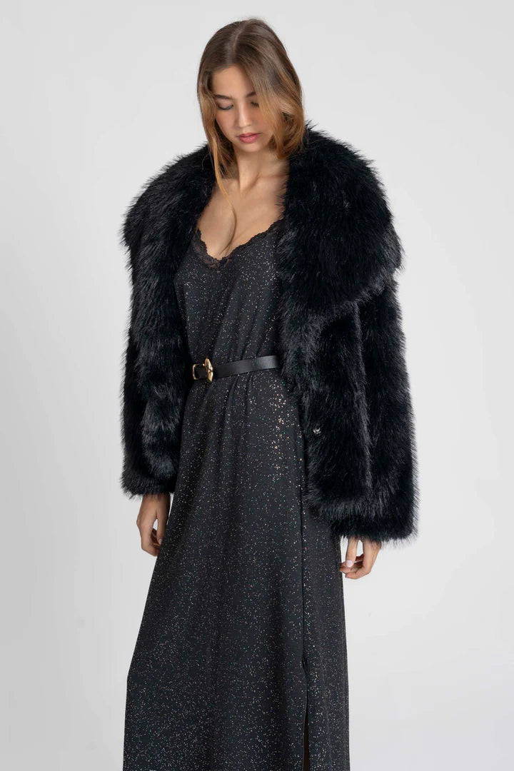 Vestido negro de fiesta combinado con cinturón