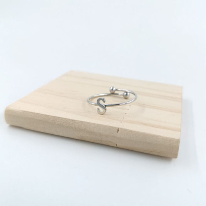 Anillo Plateado Inicial Personalizada