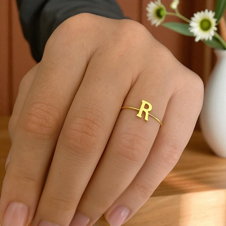 Anillo Dorado Inicial Personalizada