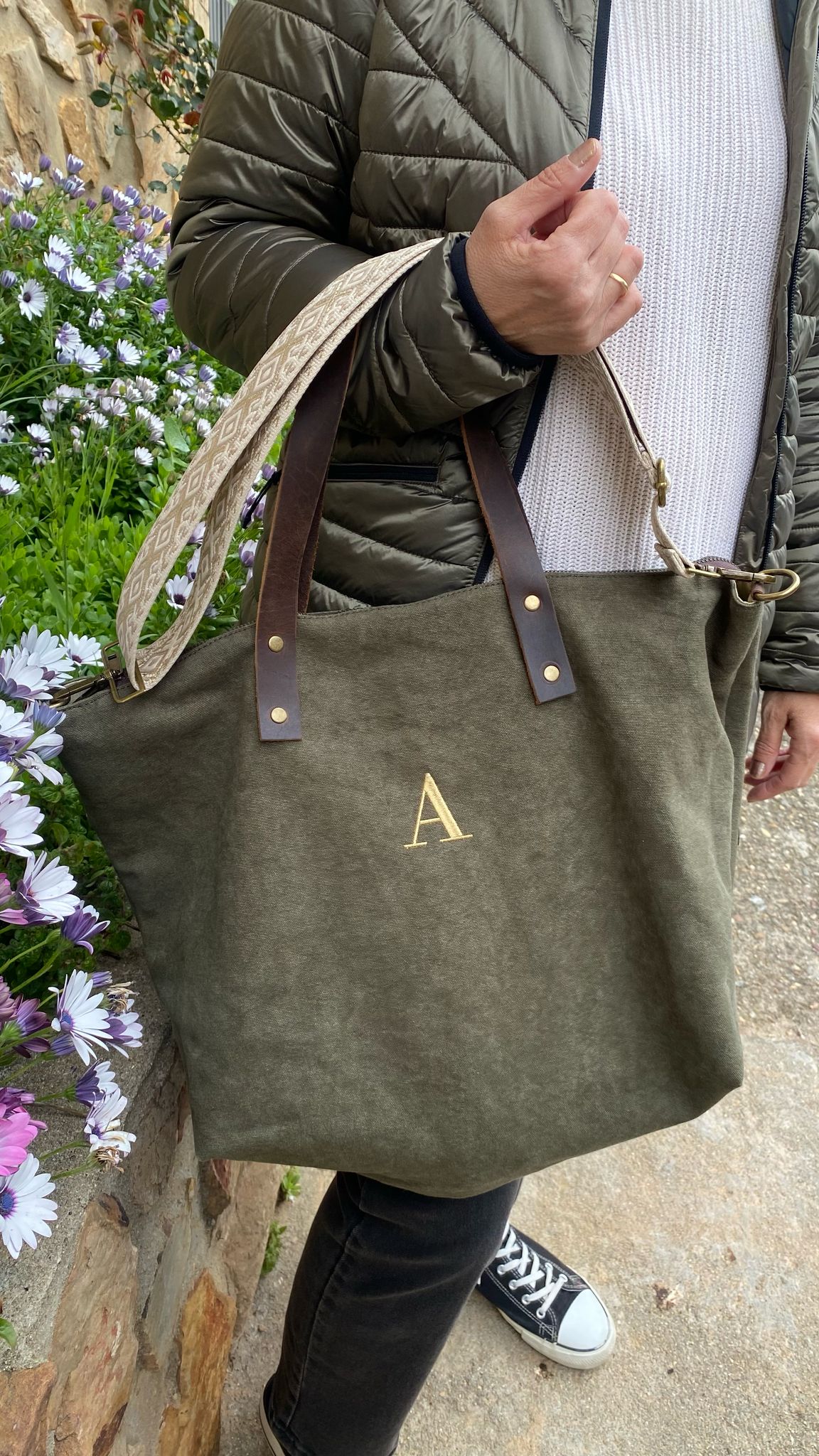 bolso ariosto, regalo perfecto, mujer, amigas, letras bordadas