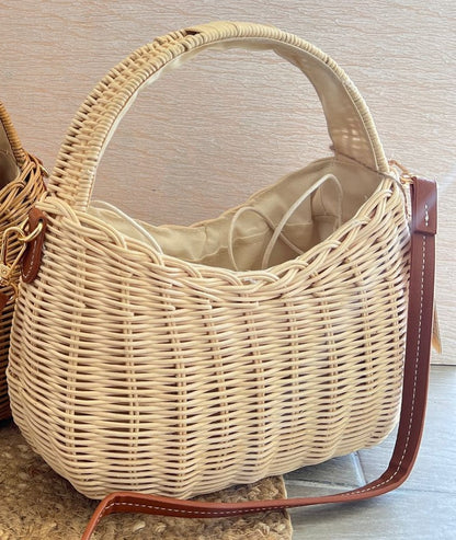 Bolso boho chic ideal para verano con diseño artesanal y materiales naturales

