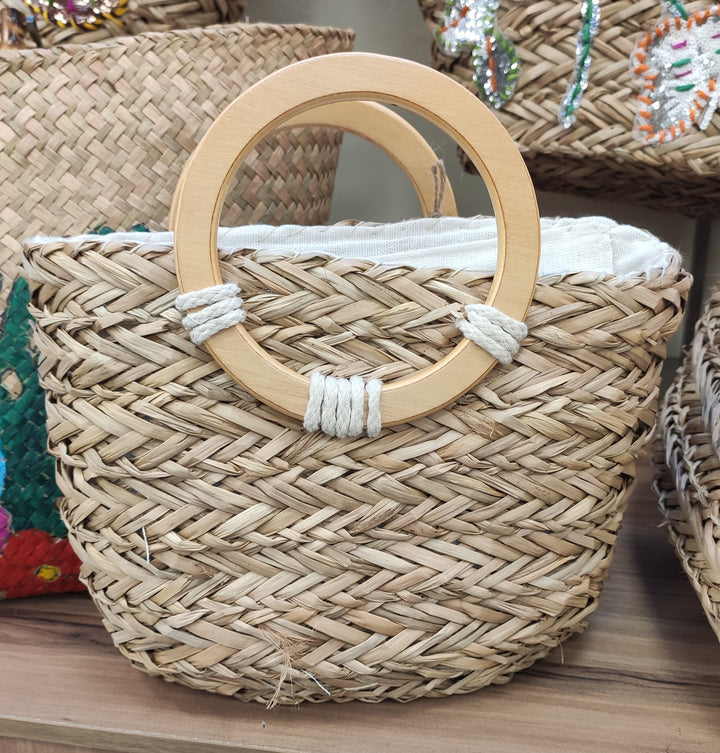 Capazo veraniego ideal para escapadas y días de sol.

