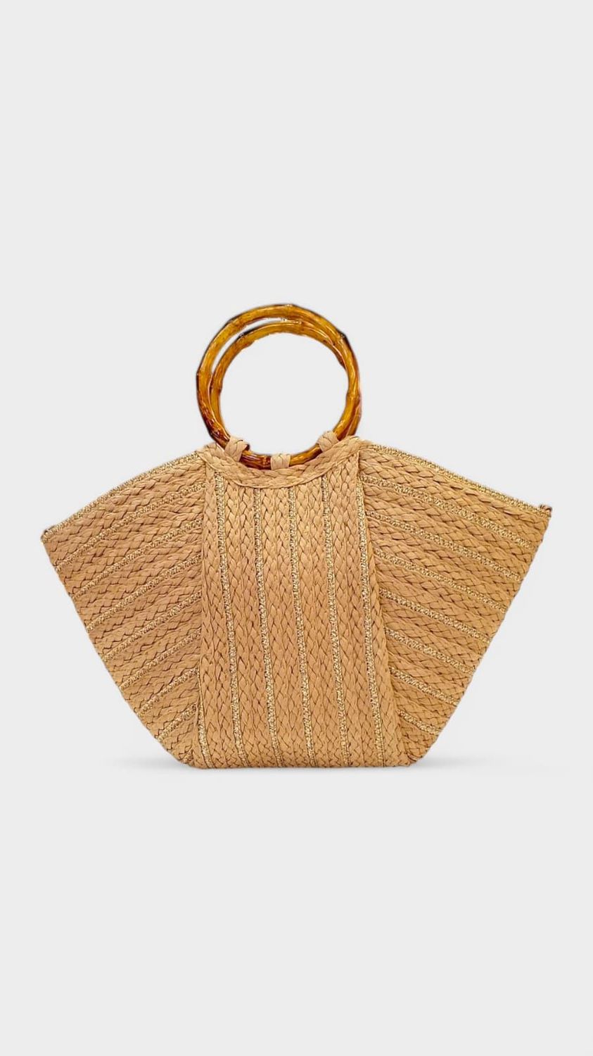 Diseño artesanal del bolso Kuta, perfecto para días de playa o piscina.

