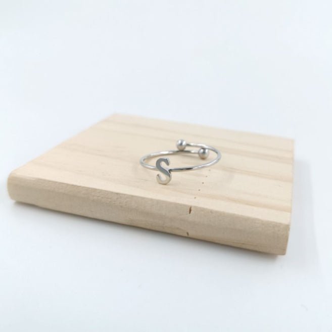 Anillo Plateado Inicial Personalizada - Belorias