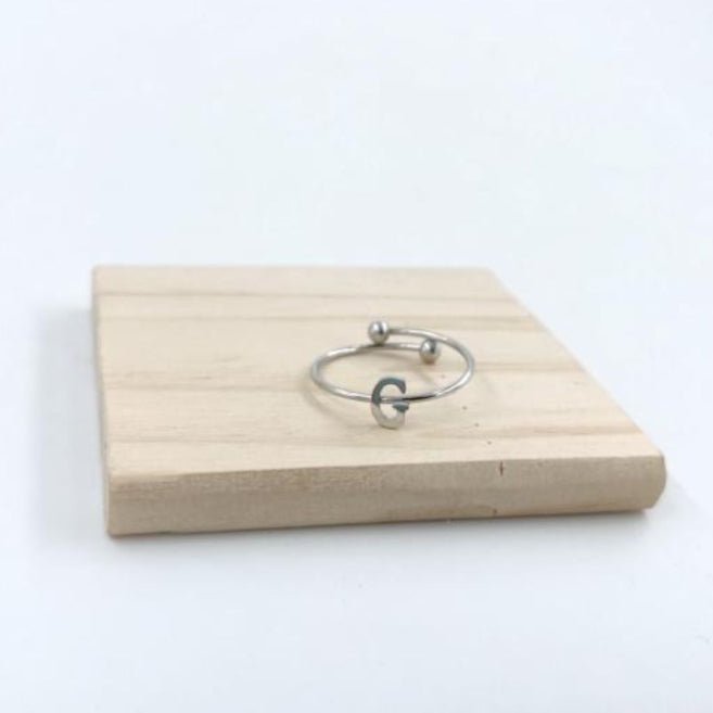 Anillo Plateado Inicial Personalizada - Belorias