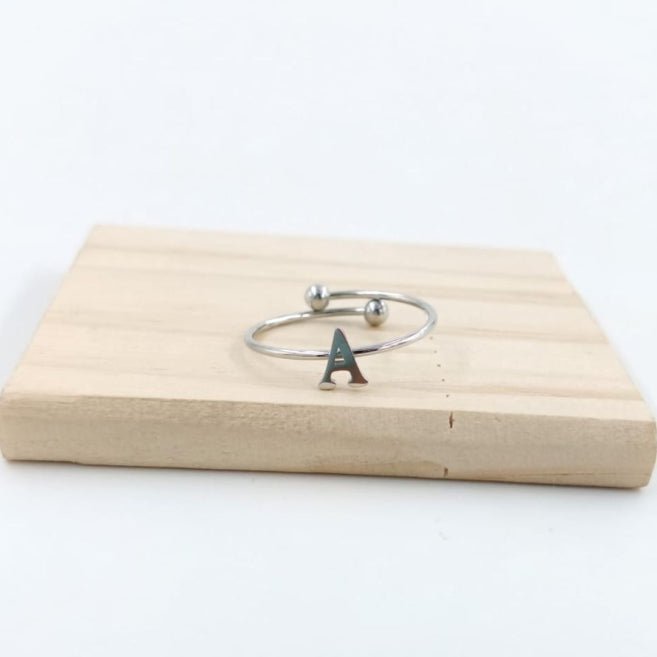 Anillo Plateado Inicial Personalizada - Belorias