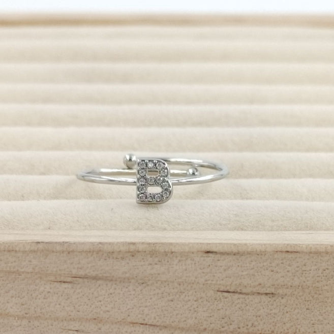 Anillo Plateado Inicial Personalizada Circonitas - Belorias
