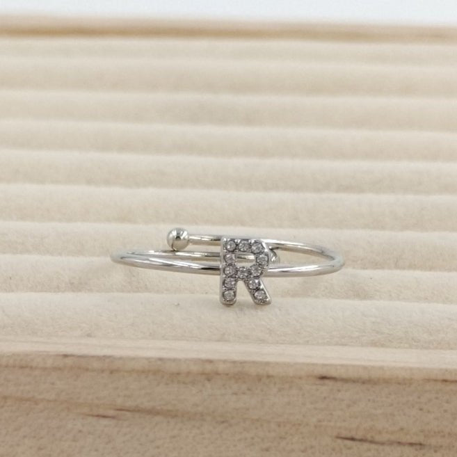 Anillo Plateado Inicial Personalizada Circonitas - Belorias