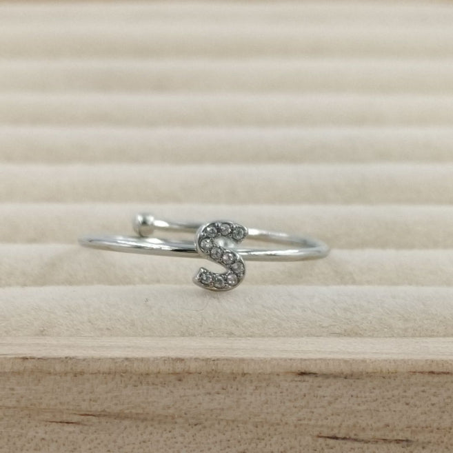 Anillo Plateado Inicial Personalizada Circonitas - Belorias