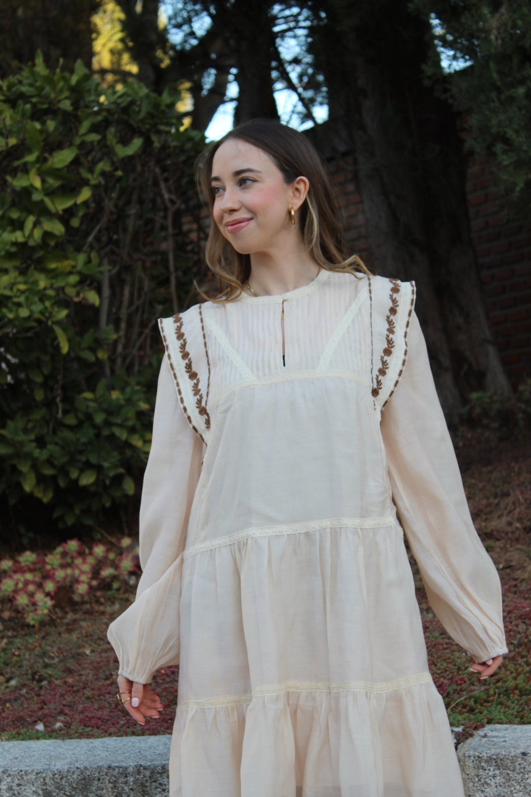Vestido Indy Bordado Beige - Belorias