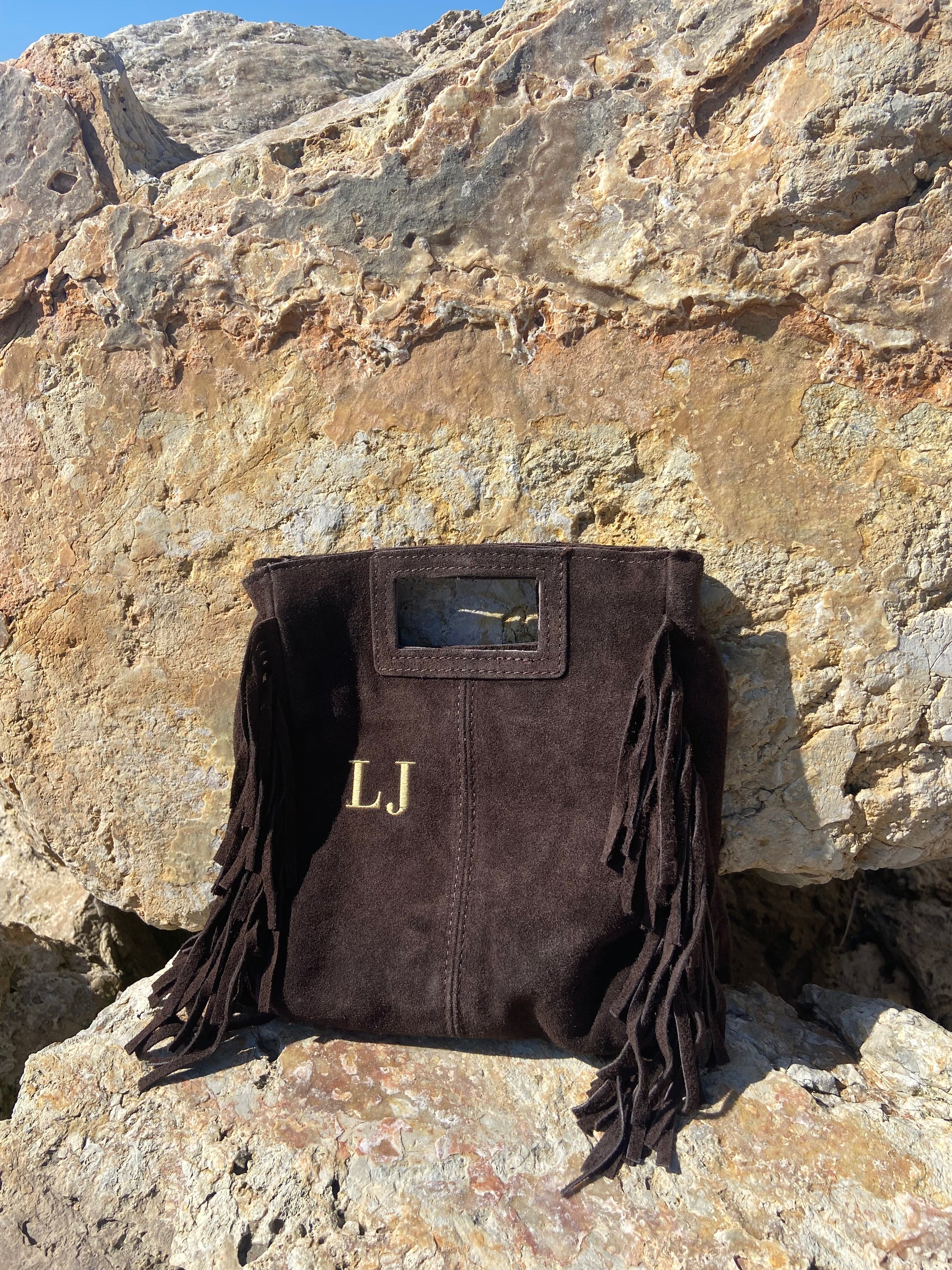 Bolso Renata personalizado con iniciales bordadas artesanalmente en España