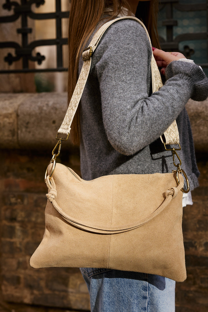 Bolso ideal para el día a día, combina funcionalidad y personalización

