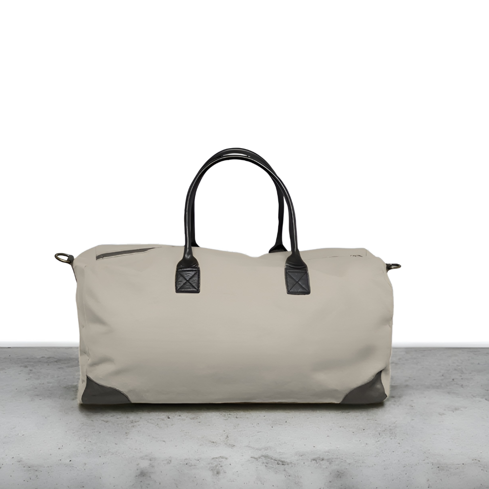 Personaliza tu viaje con tu inicial en este bolso exclusivo

