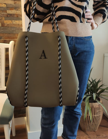 Bolso Veronese de neopreno color , personalizado con iniciales bordadas, estilo elegante, ideal para regalo