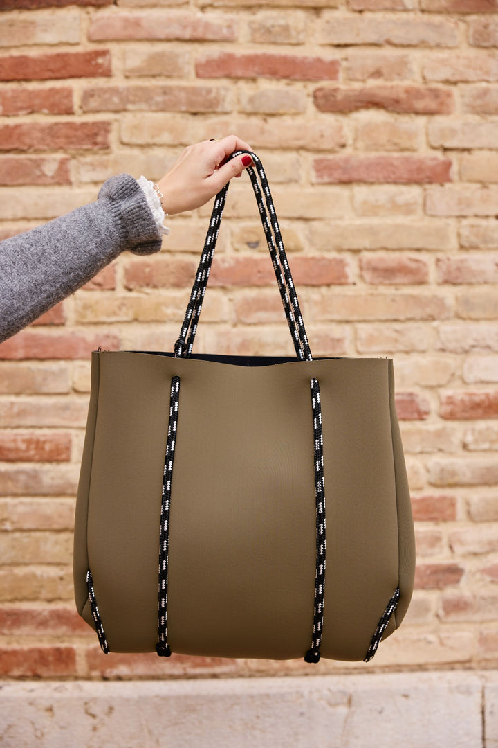 Bolso Veronese de neopreno color , personalizado con iniciales bordadas, estilo elegante, ideal para regalo
