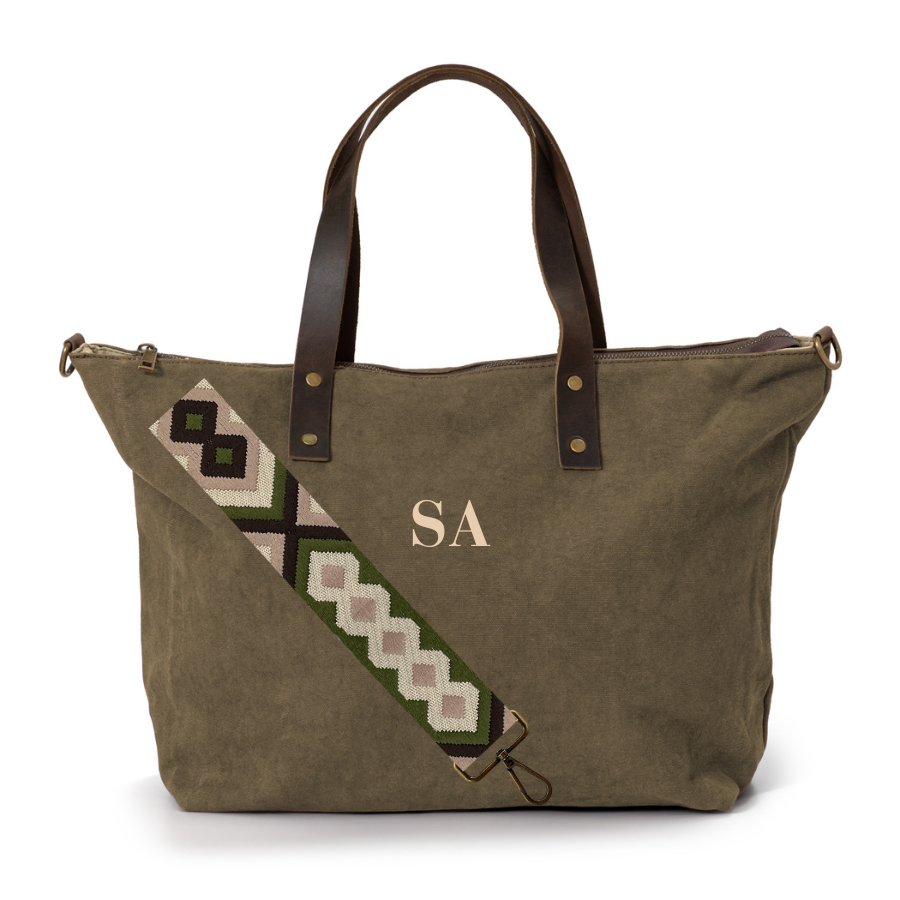 bolso_ariosto_verde_oliva_iniciales_bordadas_beige_bandolera_correa_verde_rosa