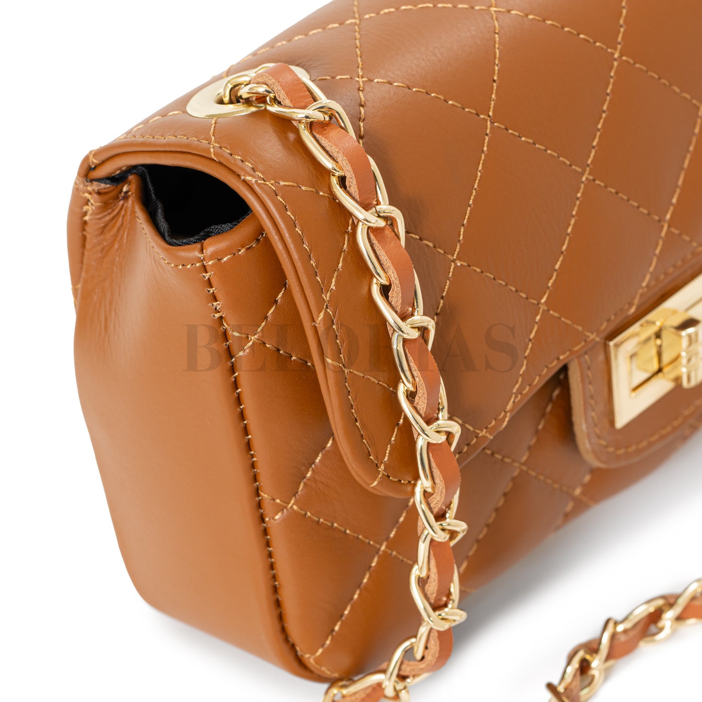 Bolso de piel Accardi con diseño italiano y cadena metálica dorada


