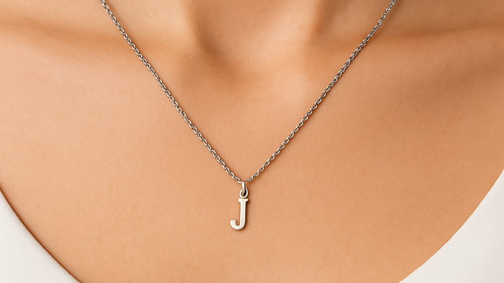 Colgante Plateado Sencillo con Inicial Personalizada-Medium