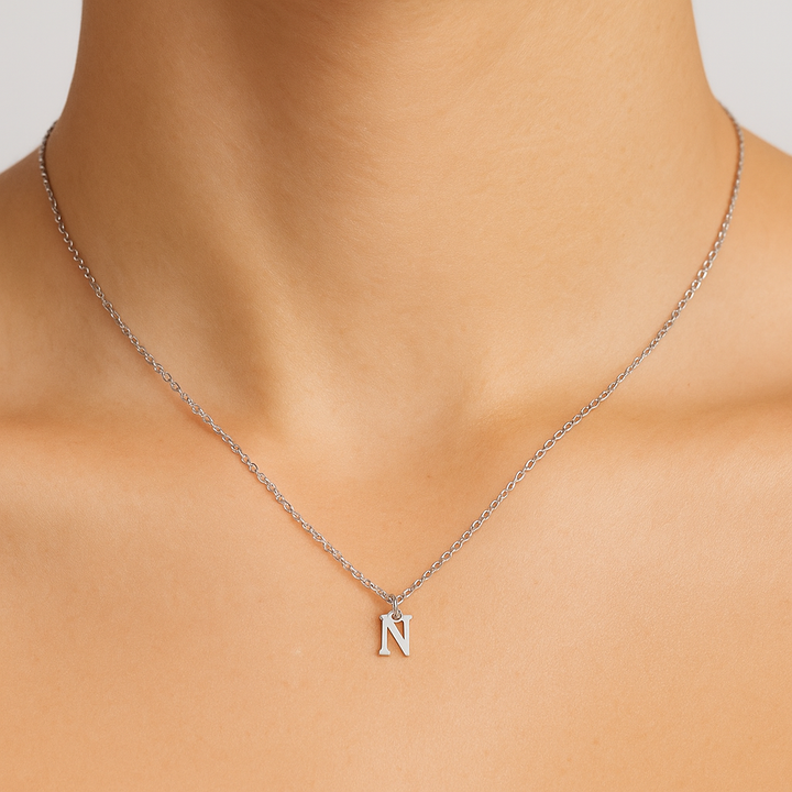 Colgante Plateado Sencillo con Inicial Personalizada-Medium