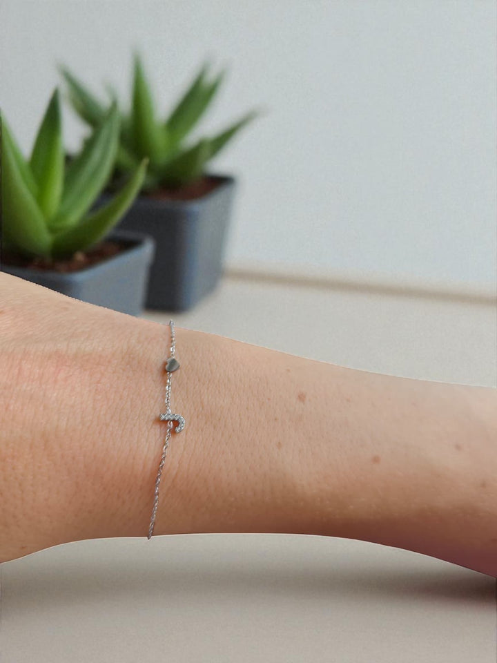 Pulsera Plateada con Inicial Personalizada
