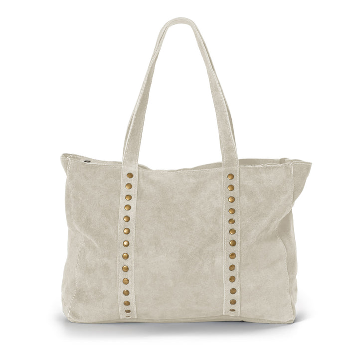 Bolso Manzoni en color beige de Belorias con detalle de tachuelas doradas, ideal para looks neutros y sofisticados.

