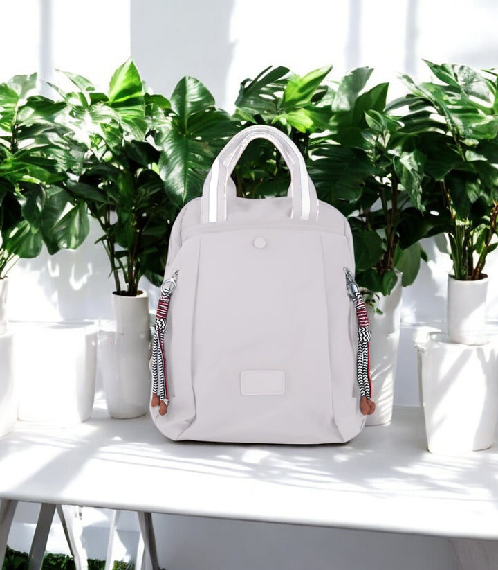 Mochila urbana con estilo femenino y funcionalidad

