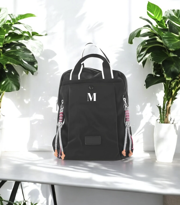 Diseño italiano de mochila moderna en nylon con asas ajustables

