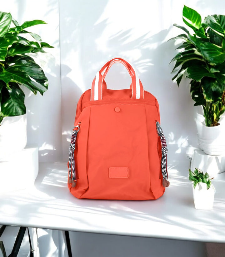Estilo refinado en una mochila funcional para el día a día

