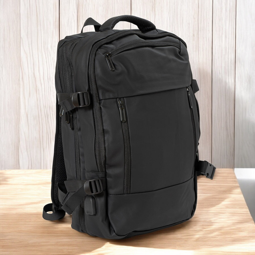 Interior de la mochila Willy con múltiples bolsillos y secciones

