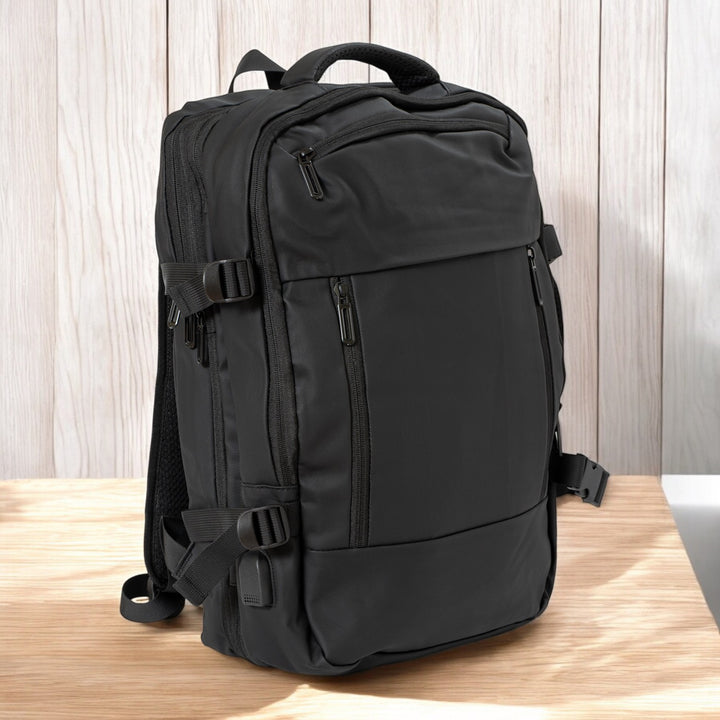 Interior de la mochila Willy con múltiples bolsillos y secciones

